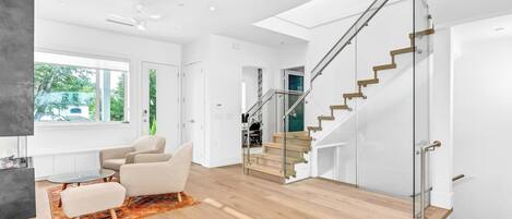 المنشأة من الداخل