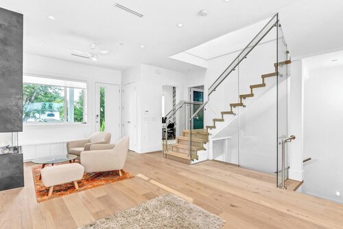 Modern Fabulous Family Friendly |Airport Transfers/Free Parking /Car rental