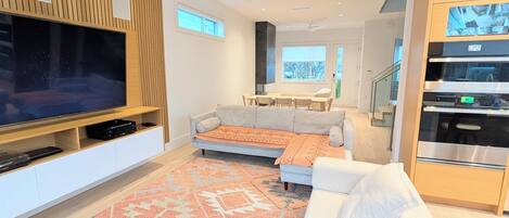 Smart TV, fireplace, DVD player, books