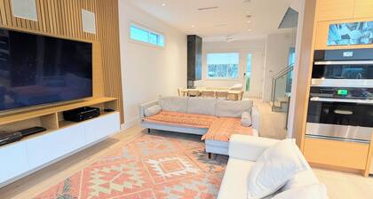 Modern 3BDRM House |great location free parking