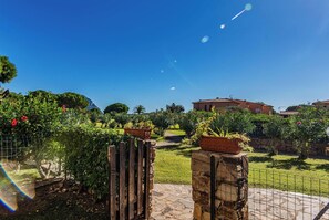 Property grounds - Il Vecchio Faro Carolina, Porto San Paolo, Italy (Porto San Paolo)