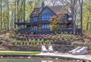 Exterior - Gigi’s Lakehouse - 5BR, 3.5BA - King & Twin Beds - Perfect for Families & Groups (Eclectic)