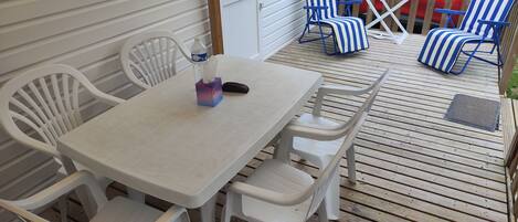 屋外ダイニングエリア