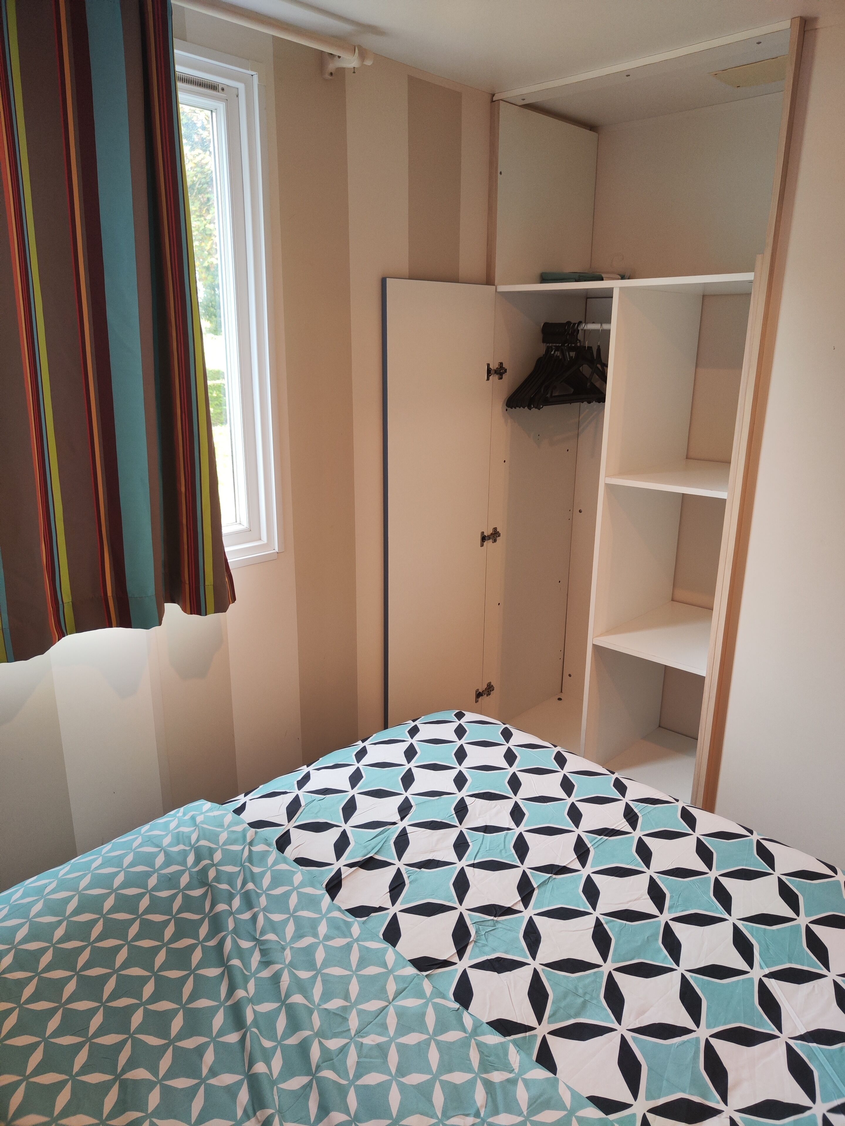 2 多间卧室、WiFi、床单