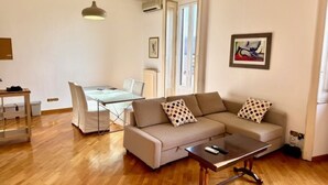 Living area - Urban Comfort near Fiera & CityLife (Milan)