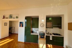 Fridge, microwave, oven, stovetop - Urban Comfort near Fiera & CityLife (Milan)