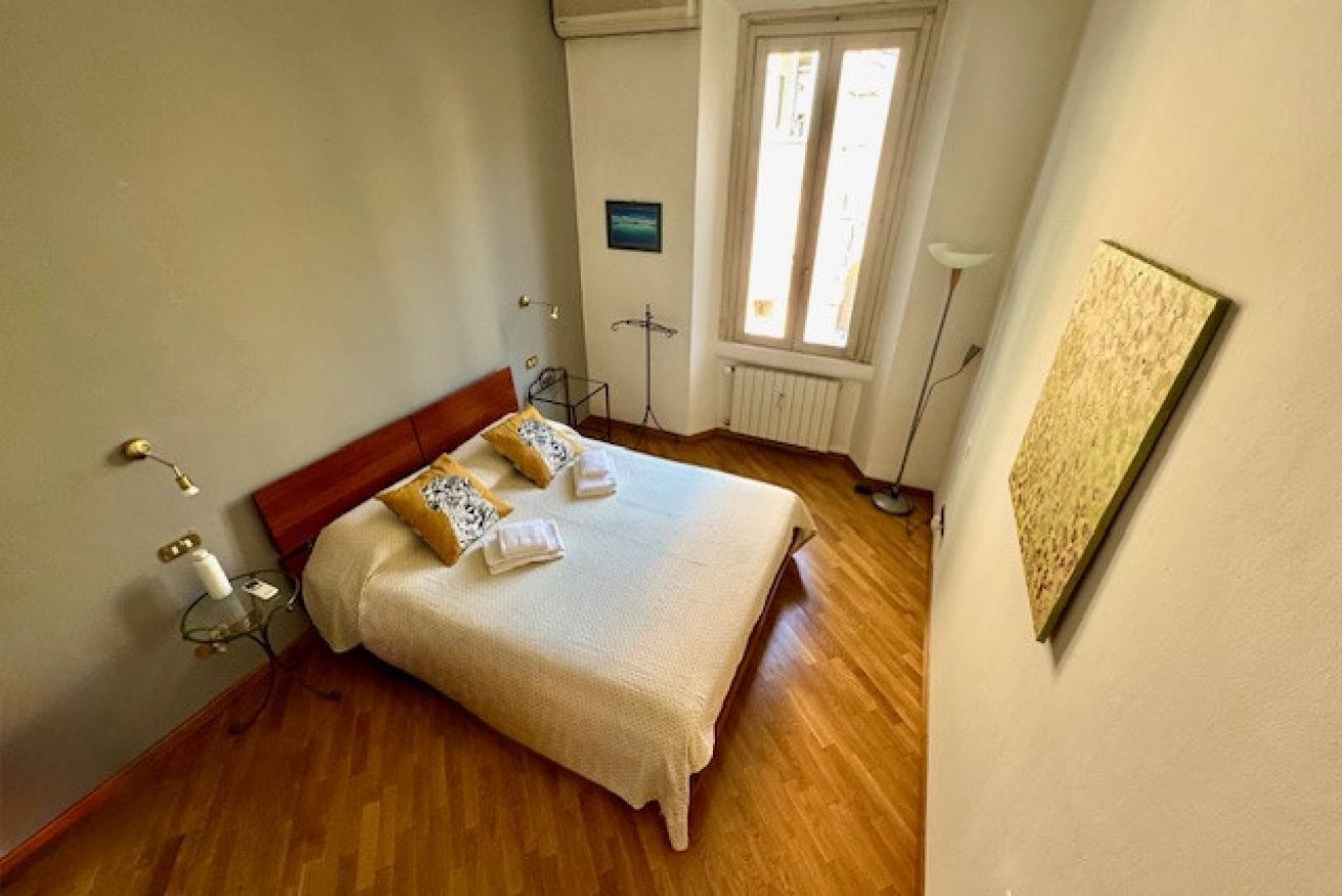 2 camere, una scrivania, ferro/asse da stiro, Wi-Fi gratuito