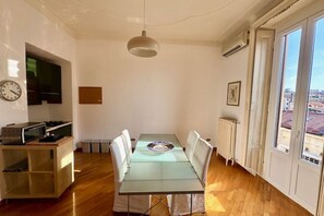 Dining - Urban Comfort near Fiera & CityLife (Milan)