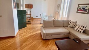 Living area - Urban Comfort near Fiera & CityLife (Milan)