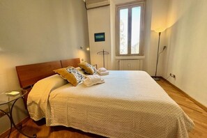 1 camera, una scrivania, ferro/asse da stiro, Wi-Fi gratuito