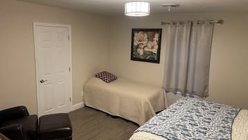 Iron/ironing board, Internet, bed sheets