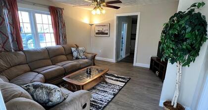 Private stay, sleeps 6, w/large yard, back deck, near Hwy 44, Rolla, St. James,