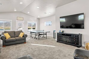 Living area - Barndominium Bliss - Sleeps 45, Pickleball Court & More! (Cedar City)