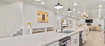 Barndominium Bliss - Sleeps 45, Pickleball Court & More!