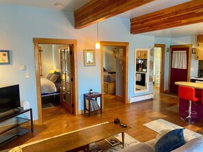 2 bedrooms, in-room safe, desk, free WiFi - Beautiful Birch Bay Retreat (Blaine)