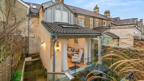 Property grounds - Lavender Cottage - pet friendly, Bradford-on-Avon (Bradford on Avon)