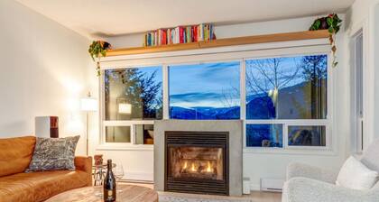 Cute & Cozy 2BR: Walk to Gondola with HotTub, Game Room, Ski Storage & Parking!