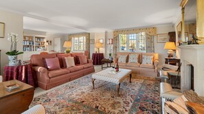 TV, fireplace, stereo, offices - Churchill House - pet friendly, arboretum garden near Daylesford (Churchill)