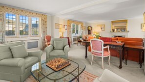 TV, fireplace, stereo, offices - Churchill House - pet friendly, arboretum garden near Daylesford (Churchill)