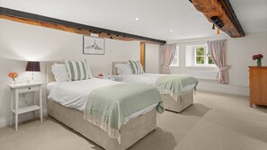 5 slaapkamers, een strijkplank/strijkijzer, reisbedje, gratis wifi