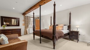 5 slaapkamers, een strijkplank/strijkijzer, reisbedje, gratis wifi