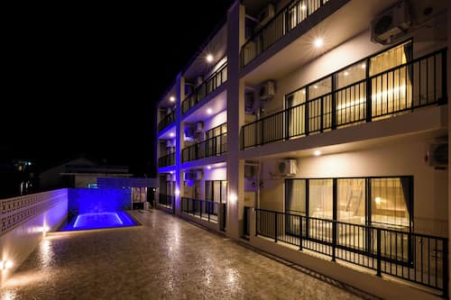 3 outdoor pools