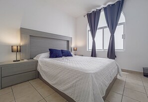 2 bedrooms, iron/ironing board, WiFi - Punta Arena Housing 2BR home downtown LPZ blocks from beach (La Paz)