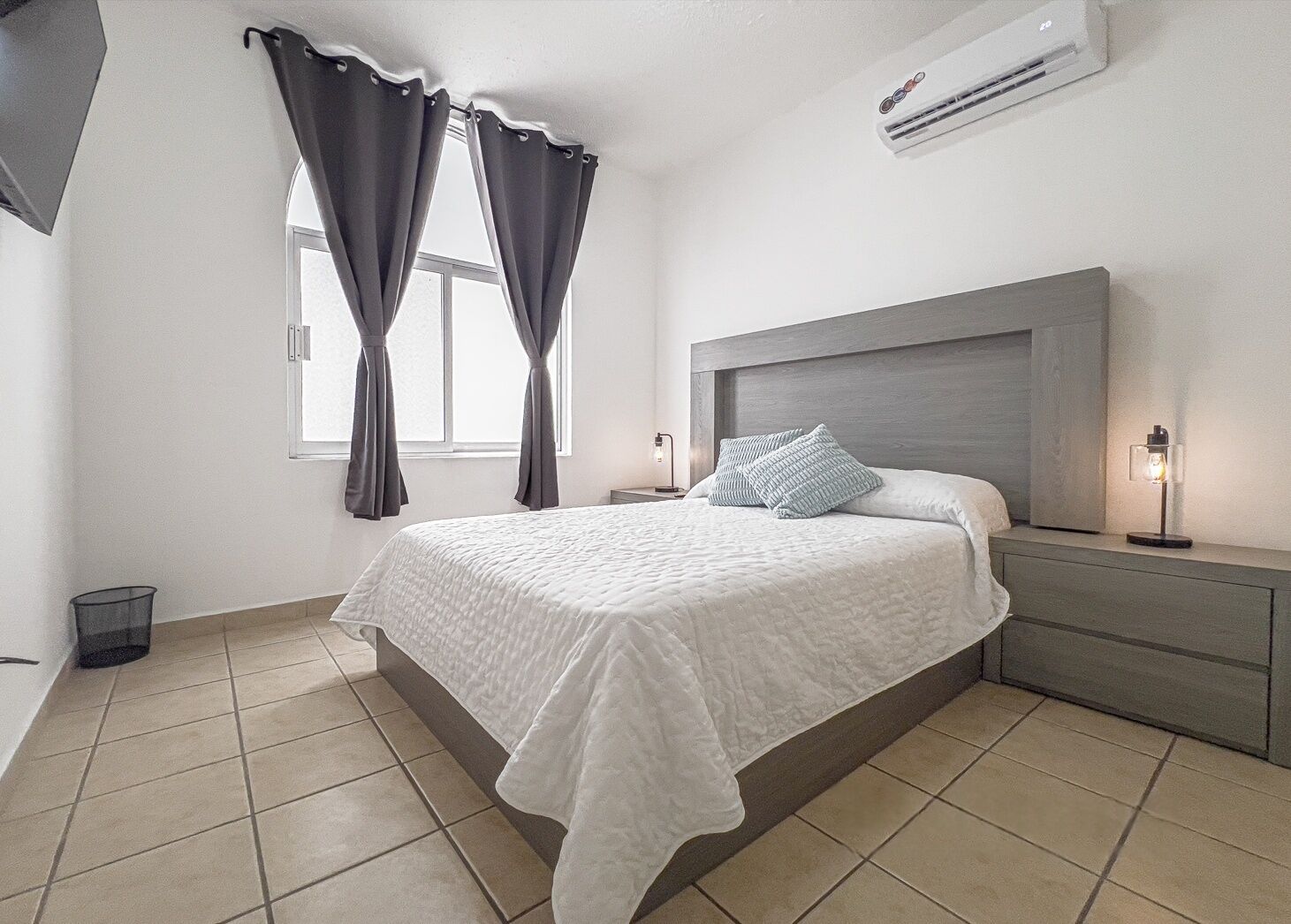 2 bedrooms, iron/ironing board, WiFi