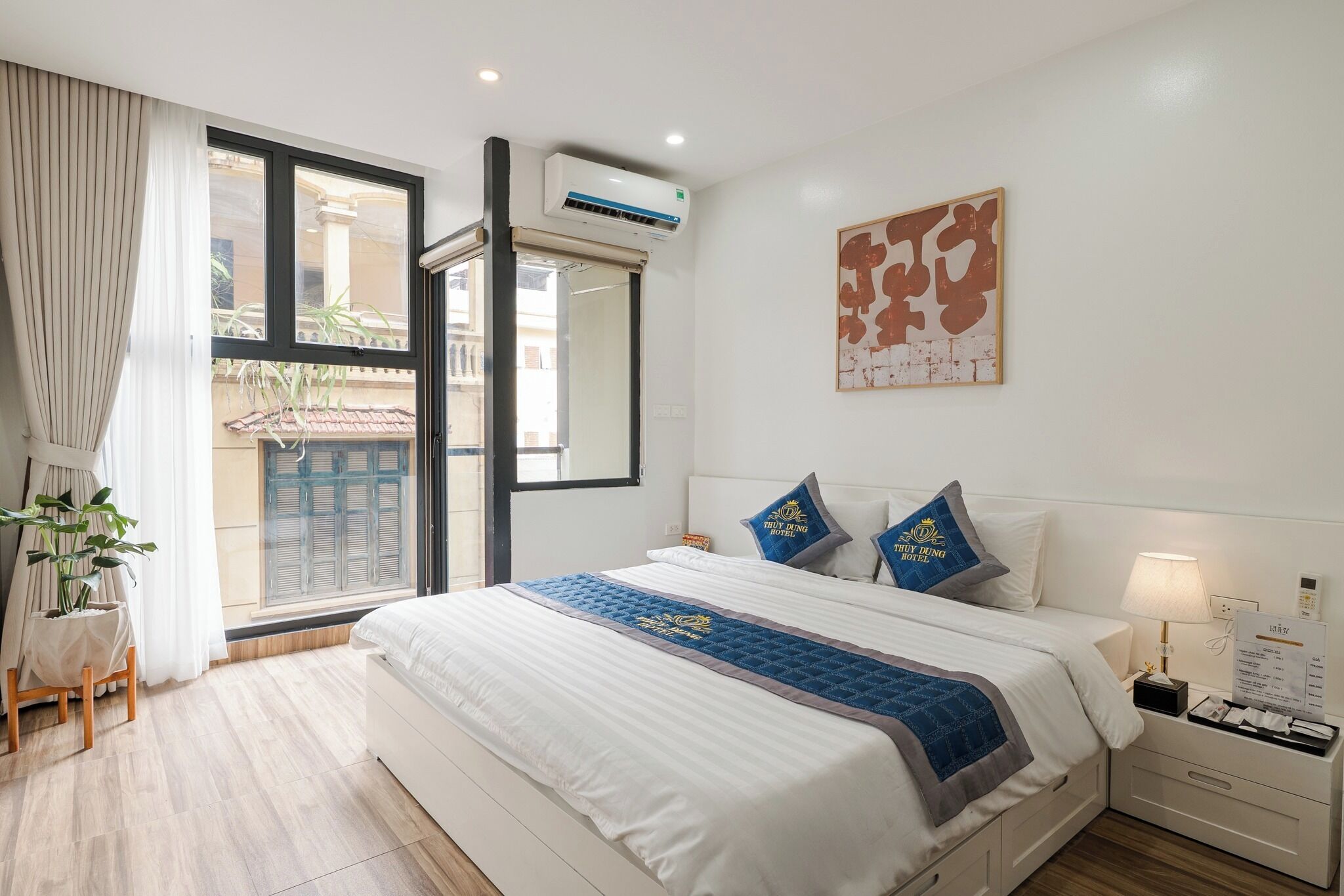 Desk, laptop workspace, free WiFi, bed sheets