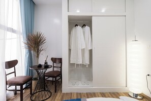 Superior Double Room | Desk, laptop workspace, soundproofing, free WiFi - Radisson Hotel Ha Noi (Ha Noi)