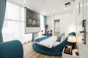 デラックス ダブルルーム | デスク、ノートパソコン用作業スペース、防音設備、WiFi (無料)