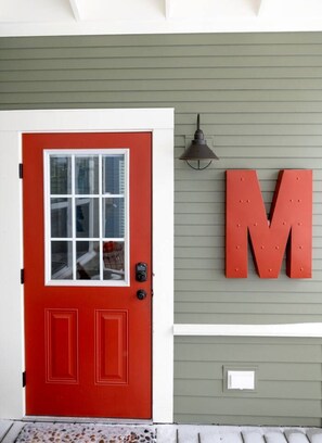 Exterior detail - Cozy 4-bedroom cottage near Lake Michigan beaches & downtown New Buffalo (New Buffalo)