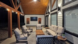 Interior - Ruvic Retreat: Luxury Getaway - Secluded, Hot Tub & Pickleball (Broken Bow)