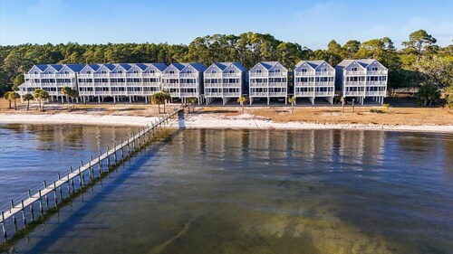 Bay Breeze Bungalow: Make Your Vacation Dreams a Reality