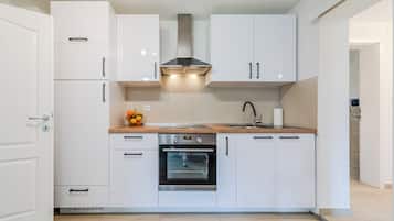 Family House, Multiple Bedrooms, 2 Bathrooms (4 - Bedroom House With Hot Tub &) | Private kitchen | Fridge, microwave, oven, stovetop