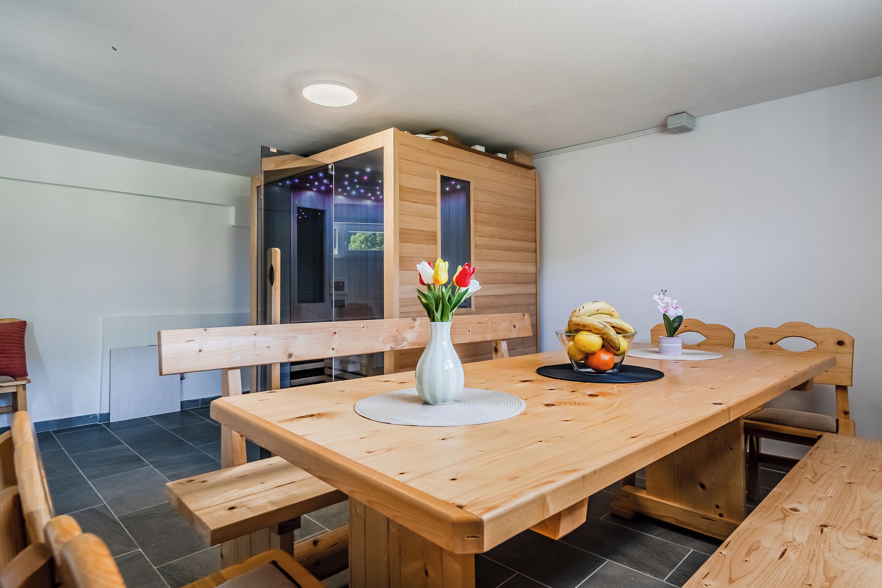 Family House, Multiple Bedrooms, 2 Bathrooms (4 - Bedroom House With Hot Tub &) | Tempat makan