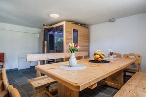 Familienhaus, Mehrere Schlafzimmer, 2 Bäder (4 - Bedroom House With Hot Tub &) | Speisen