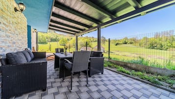 Tempat makan outdoor