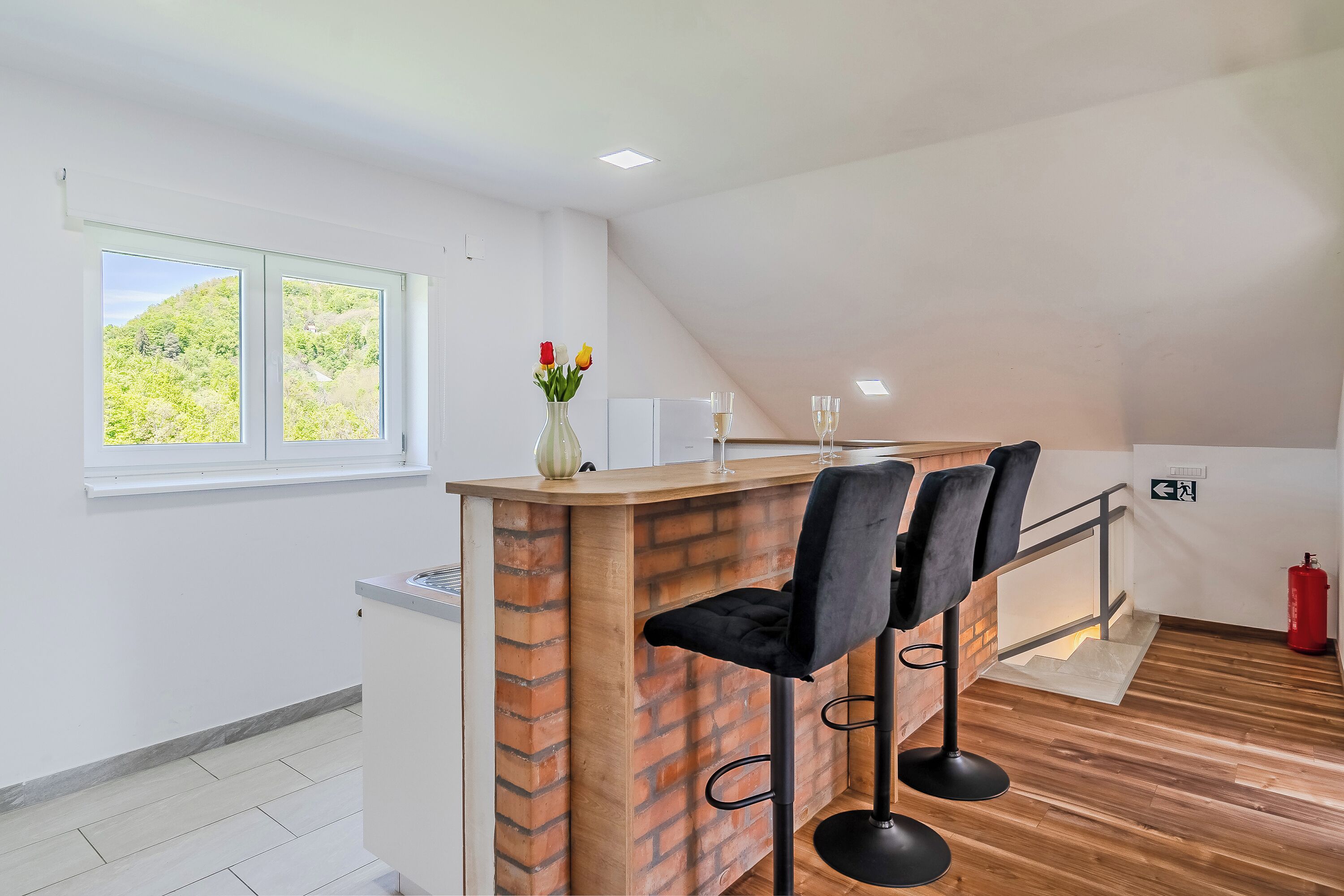 Family House, 4 Bedrooms, 2 Bathrooms (The Blue House with Sauna & Jacuzzi) | Interior