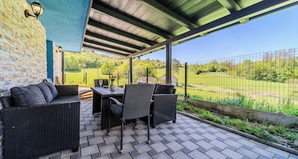 4 - Bedroom House With Hot Tub & Sauna