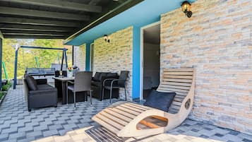 Family House, 4 Bedrooms, 2 Bathrooms (4 - Bedroom House With Hot Tub &) | Terrace/patio