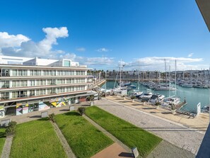 Marina - Top-floor marina apartment with classic charm (Lagos)