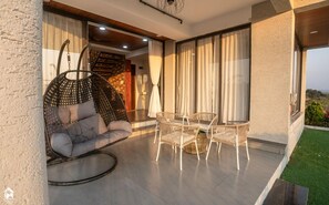 Outdoor dining - Loft by Soumil's Stays (Kolthare)