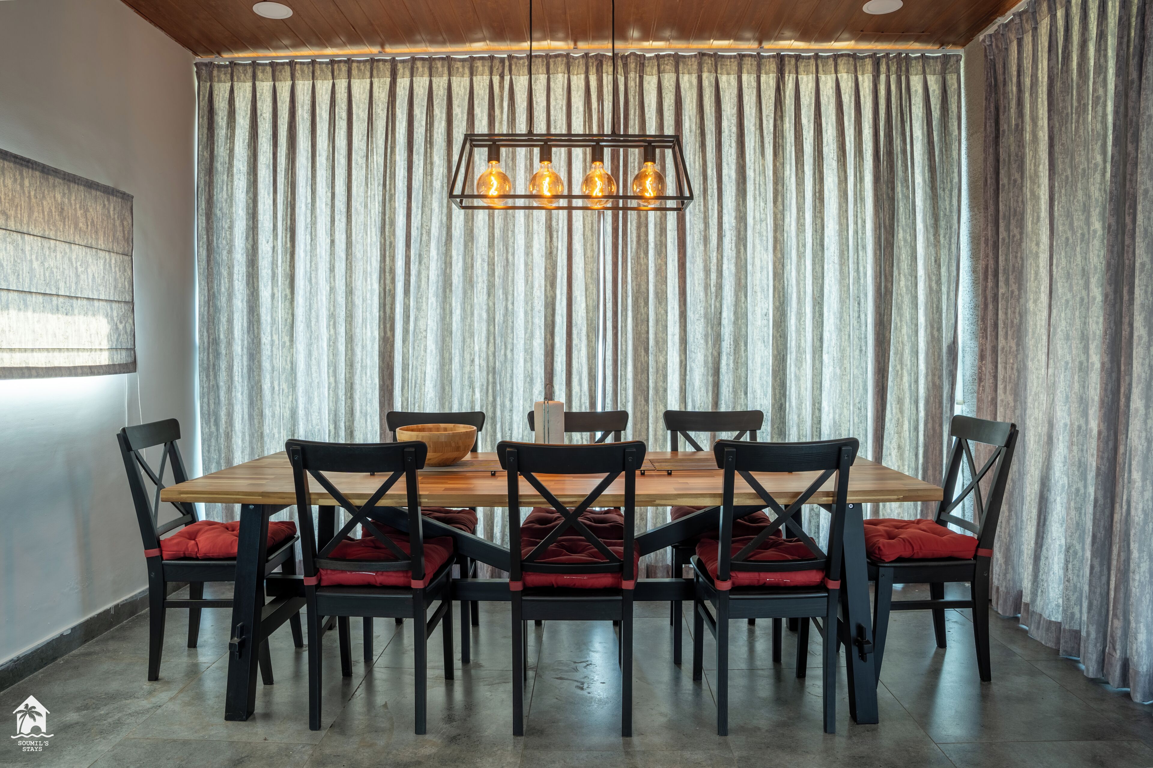 Khu vực ăn uống tại phòng