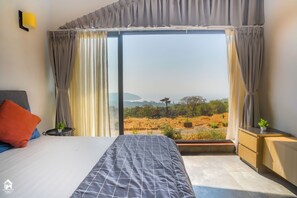 办公桌、免费 WiFi