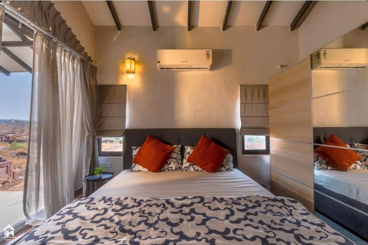 Superior Villa, Balcony, Garden View | Desk, free WiFi