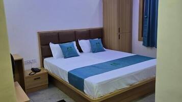 Desk, laptop workspace, free WiFi