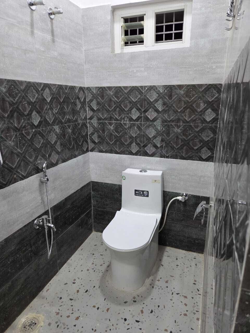 Shower, towels, soap, shampoo