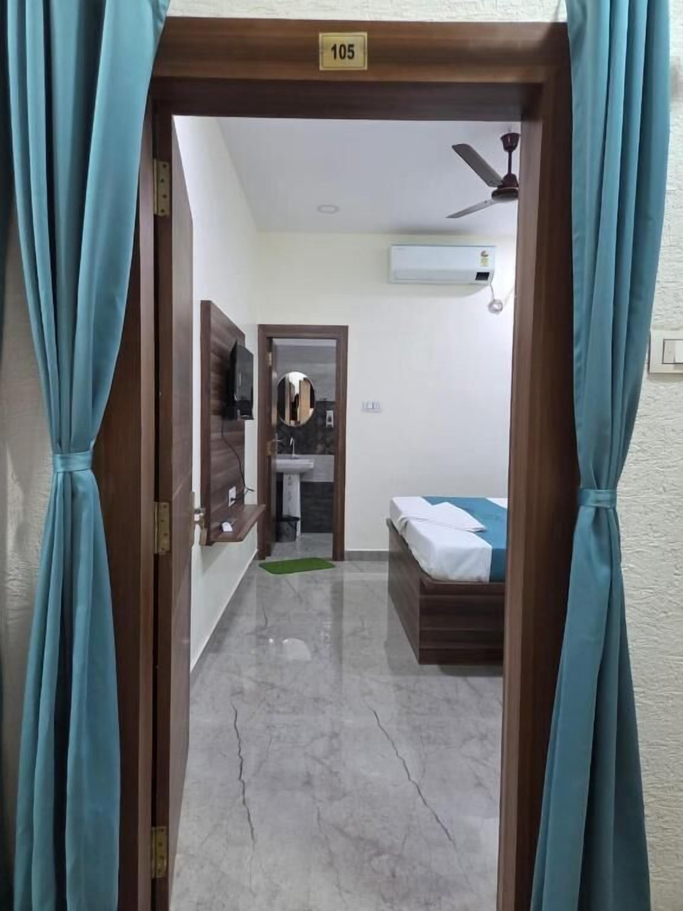 ห้องลักซ์ชัวรี่, วิวสวน | โต๊ะทำงาน, พื้นที่ทำงานแบบใช้แล็ปท็อป, Wi-Fi ฟรี