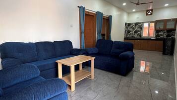 Family Apartment, Garden View | Living area